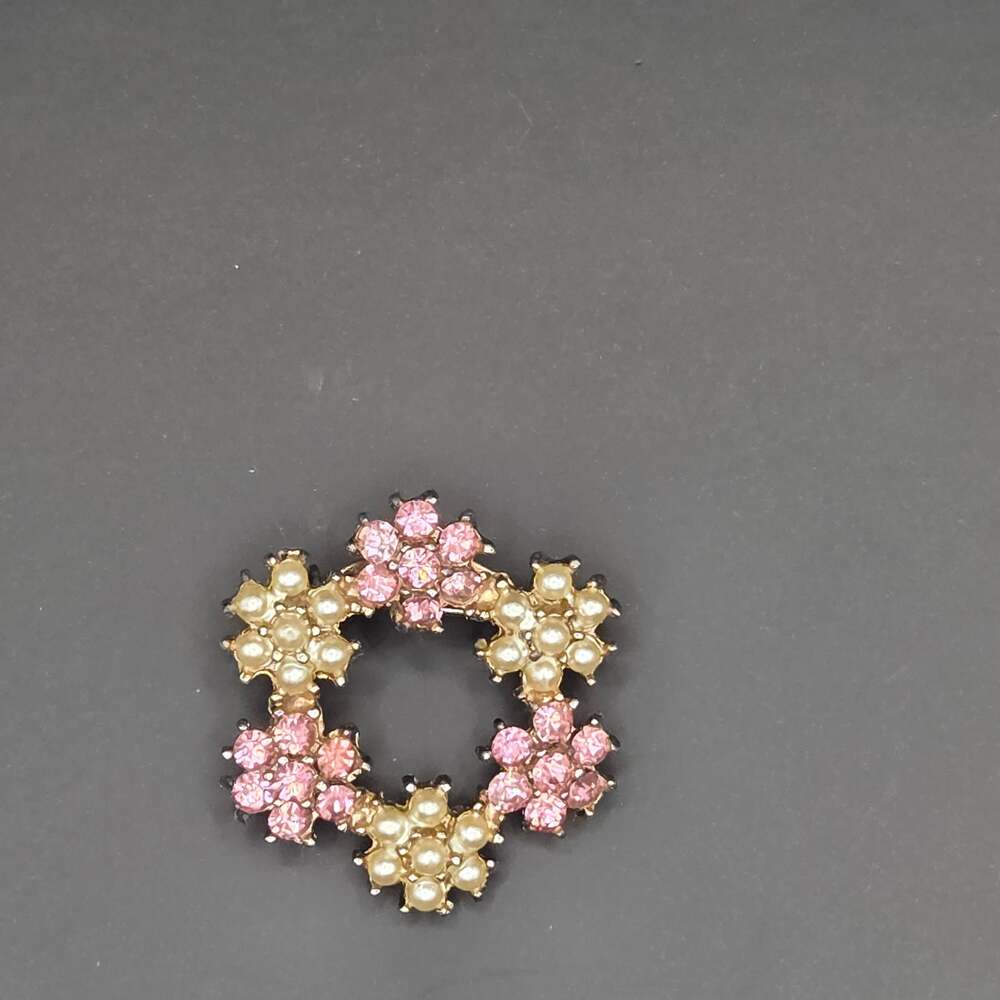 Vintage Pink Rhinestones and Faux Pearls Wreath Pin Brooch